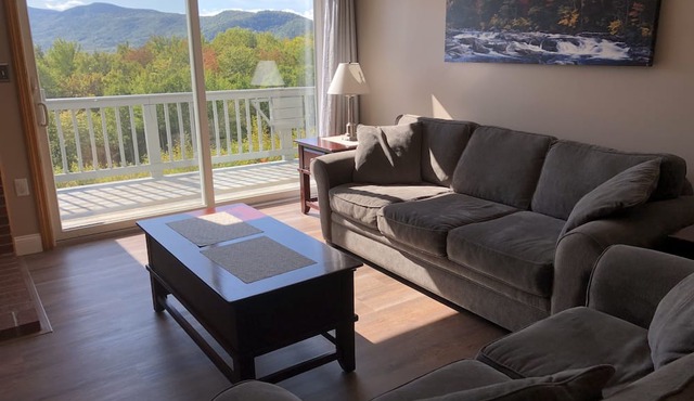 Amazing Views, Peaceful Surroundings, Yet Minutes From All The Fun. 3/2