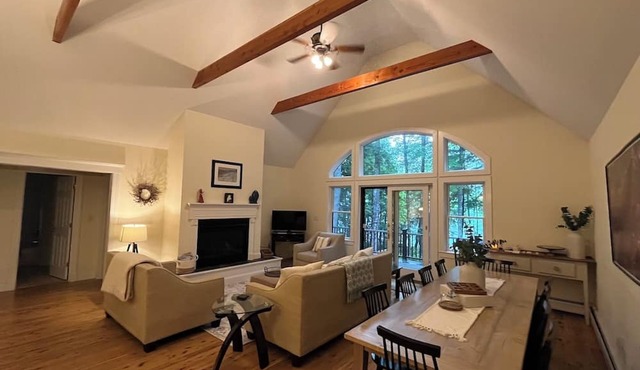 Private, spacious lakefront home: mooring & floating dock & walk to quaint town in Bridgton