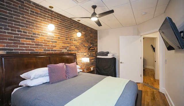 The Library-Downtown Nashville Luxury Penthouse Printers Alley Steps to Broadway