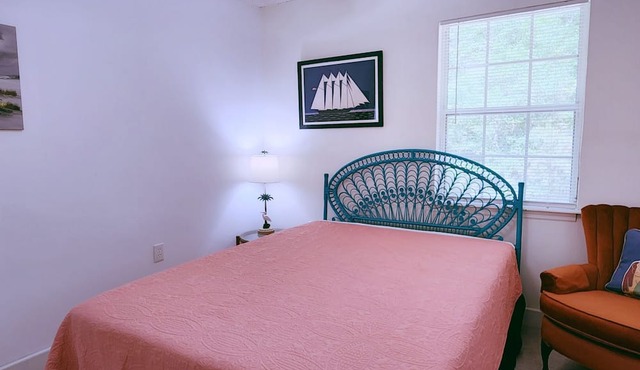 The Edisto Escape 5 Min Drive From Beach - 3bdrm, sleeper, NEW Queen Beds!
