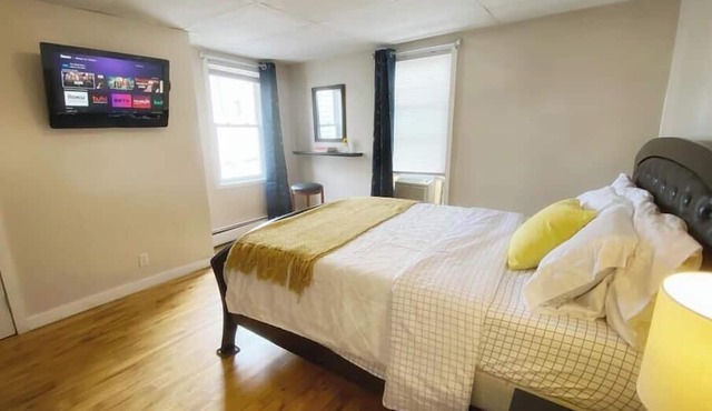 Updated 2 Bedroom with Roof deck and backyard