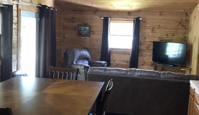 HEART OF THE VALLEY-5 BR Pet and Motorcycle Friendly