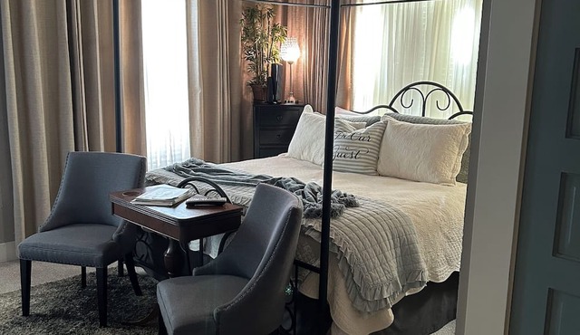 Bow-wood Suite @ BoisD’Arc Bungalow & Suites - Rustic/Romantic Getaway in Kerrville