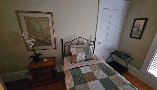 Historic 3-bedroom home in charming Winterport, a relaxing Mid-Coast basecamp in Winterport