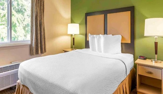 1 Queen Bed | Non-Smoking, Micfridge