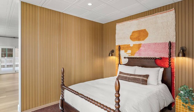 The Optimist Guesthouse 1 - Downtown Camden luxury apartment in historic mill