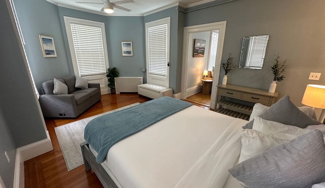 Entire Charming Victorian Home Downtown Newport