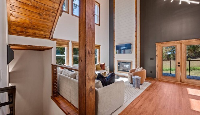 Secluded Cabin w/Mountain Views, Hot Tub, + Games