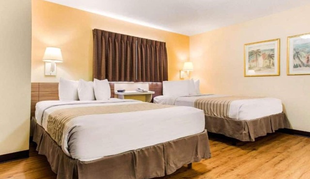 2 Full Beds|Non-Smoking, Kitchen