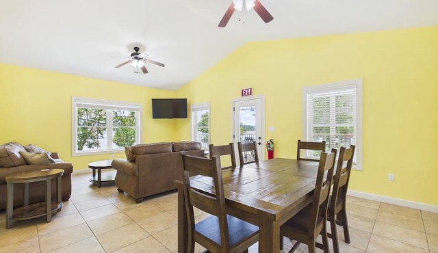 Cozy 2-bedroom Bayside Cottage located at Eddy Creek Marina Resort