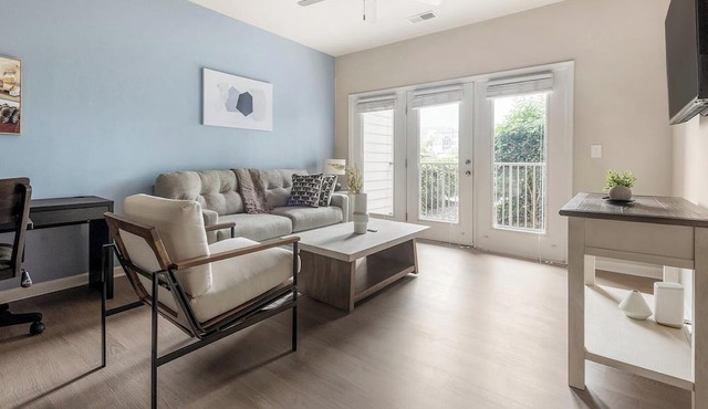 Landing | Chic 1BD, Pool, Gym