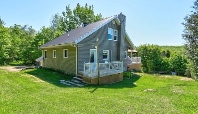 4-Bedroom Family Retreat · Lake Access · Fireplace · Mandeville, Lanaudière