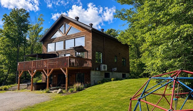 16-Person Luxury Chalet near St-Sauveur | Spa+Games | Chalet Belle Roche