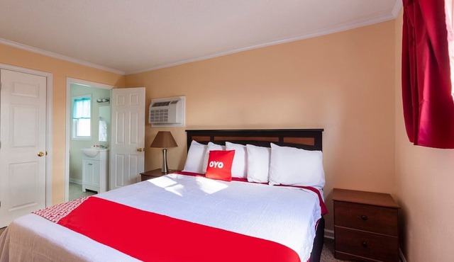 King Bed with Pull Out