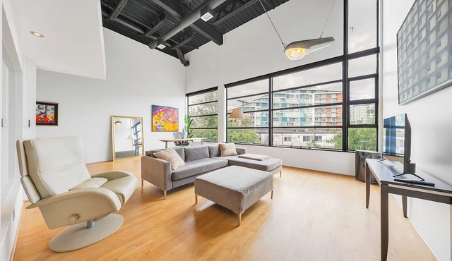 D25 - Large 1 bedroom 2 bathroom in Mount Pleasant