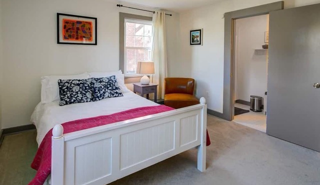 Cozy Country Getaway in the Heart of Upperville in Upperville