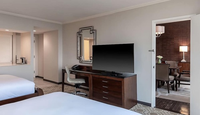 Make Your Trip More Enjoyable! 2 Relaxing Units, Pool, Parking, Pets Allowed!