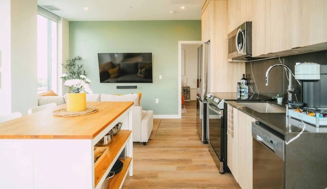 Luxury 1BR Penthouse Apt In Central Halifax!