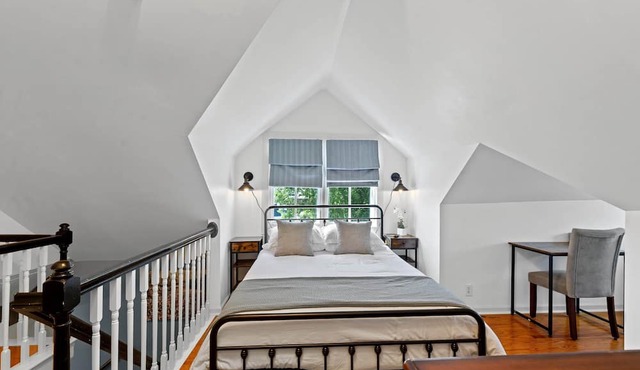 Historic 1-BR Loft Walkable to Glenwood Downtown Raleigh