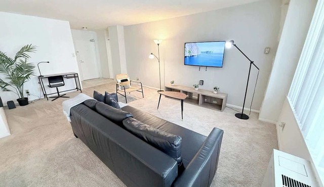 Stylish Crystal City Apt | Enjoy Gym Amenities
