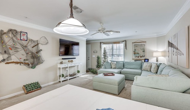 Townhome w/Outdoor Pool & White Lake Access!