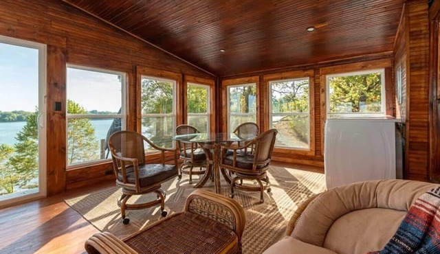 Peaceful Riverfront Escape Near Shawnee National Forest