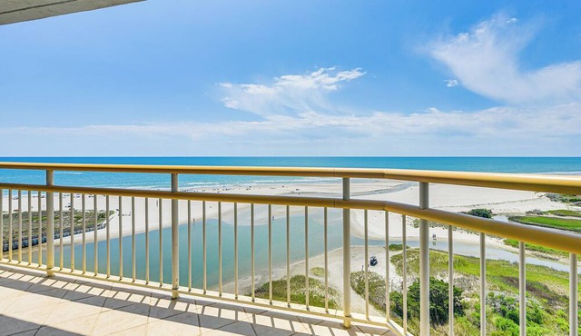 Oceanfront Resort Condo w/Pools in Myrtle Beach