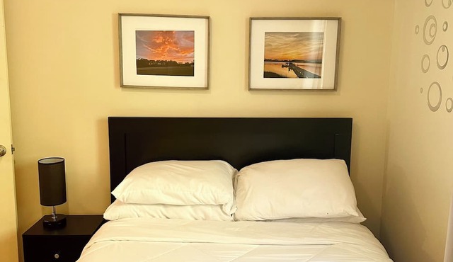Suite Retreat - 3 Bed Traveler's Cottage w/Office