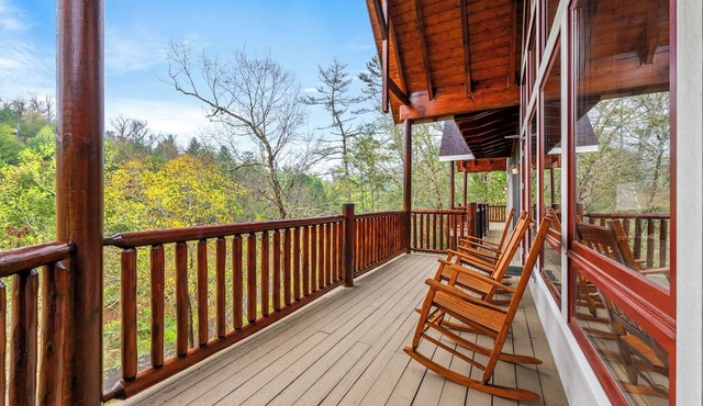 Cascading Falls Lodge ~ Private Waterfall & Pickleball Court