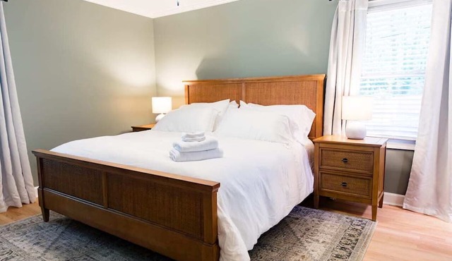 Fenced In|10 Min To DT|Sleeps 14|Walk In Shower