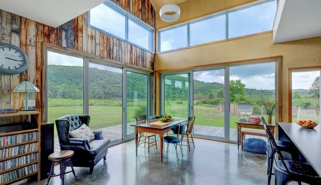 CONTEMPORARY DESIGN IN EXTRAORDINARY NATURAL ENVIRONMENT! Cozy Comfort & Nature!