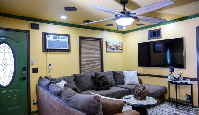 The Emerald Den Oasis 2BR near Ft Jackson & USC Pet Friendly Hidden Gem