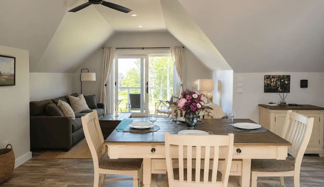 Round Pond Maine - Charming apartment for 4 with AC, WiFi and ocean view. in Round Pond