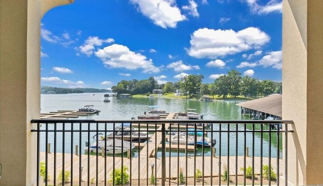 Lake Stardust - Condo with pool ! Pet friendly