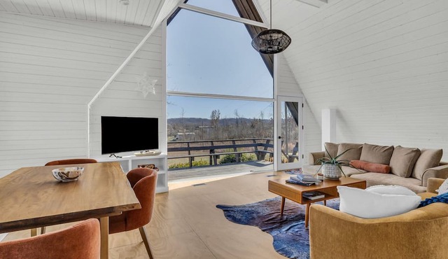 Modern 4 Bedroom A-Frame on 21 Acres W/View