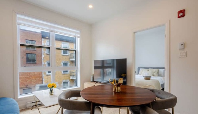 Peaceful 1BR Getaway Near MTL`s Gay Village