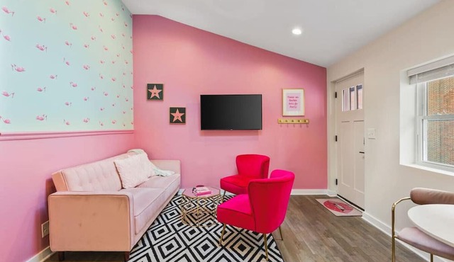 Barbie Dream Condo - Near Restaurants, Coffee & Bar