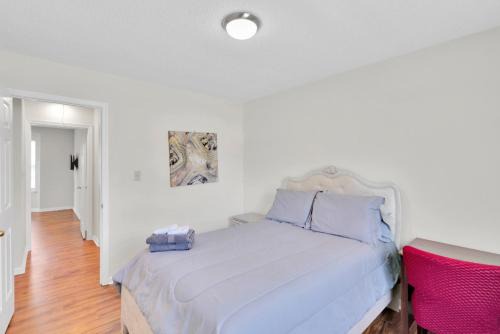 Fenced-Yard 3BR Near CLT & Hospitals - Dog-Friendly - Grill