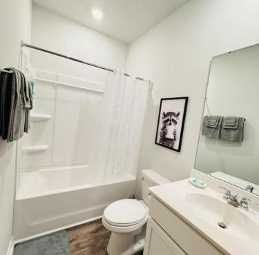 Luxury Comfy 3B3B New home with pool sleeps 11