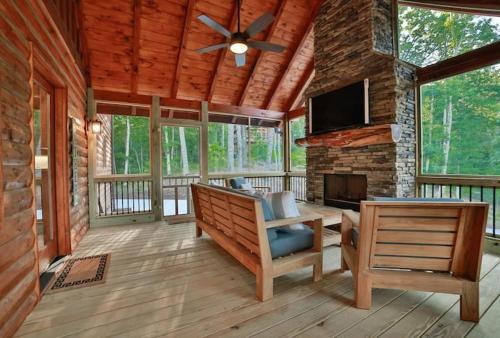 Mountain Hideaway with Hot Tub & Fire Pit