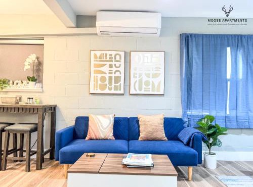 The Moose #12 - Brand New Modern Luxe Loft with Free Parking, King Bed & Fast WiFi